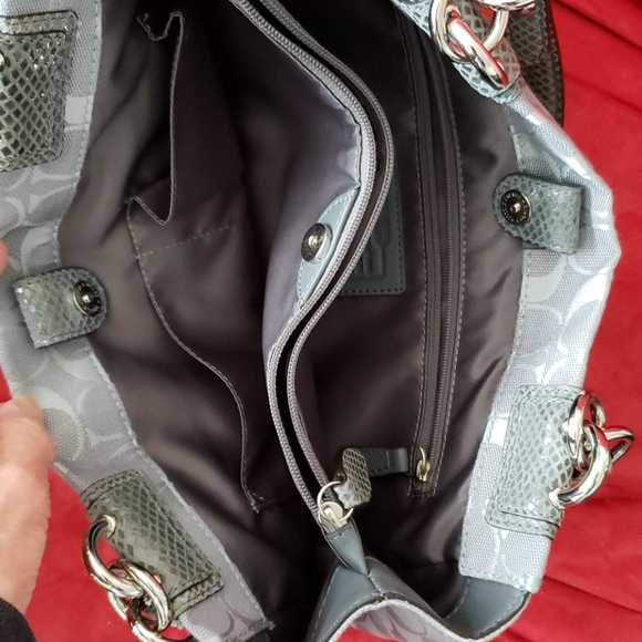 Coach Signature Sachel - Picture 6 of 8